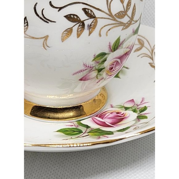 Vintage Queen Anne Floral Bone China England Teacup & Saucer - 112 Gold Trim - Picture 10 of 14